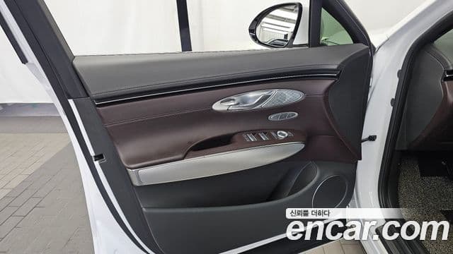 Genesis GV70 2021 — Photo 20/30