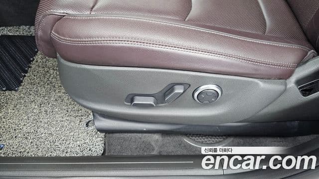 Genesis GV70 2021 — Photo 18/30