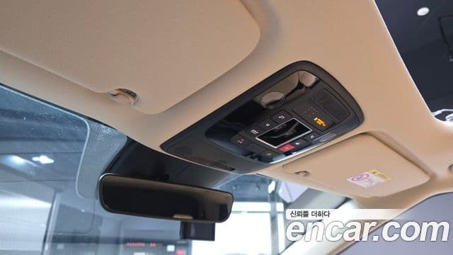 Kia Carnival 2023 — ფოტო 18/20