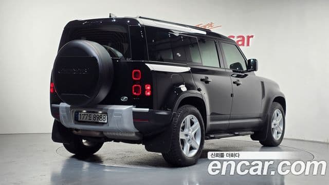 Land Rover Defender 2022 — фото 2 из 20