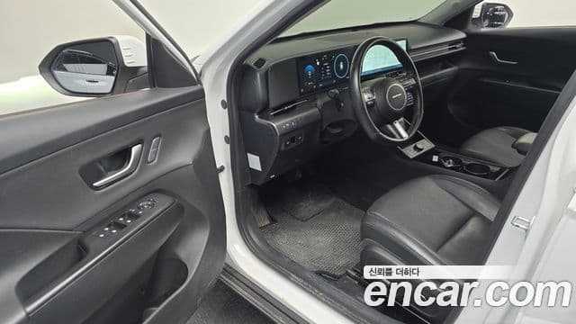 Hyundai Kona 2023 — фото 10 из 20
