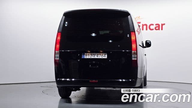 Hyundai Staria 2023 — ფოტო 4/20