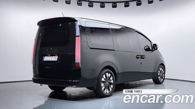Hyundai Staria 2021 — Фото 2/20