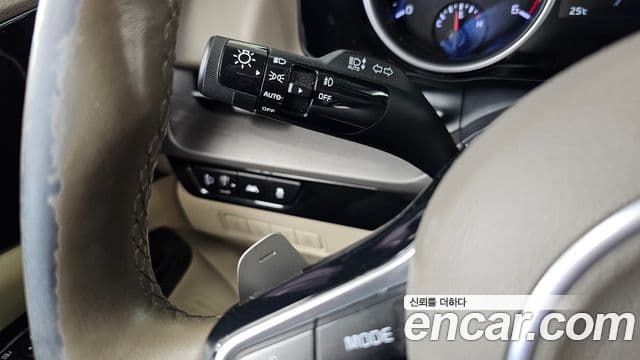 Kia Carnival 2021 — фото 14 из 20