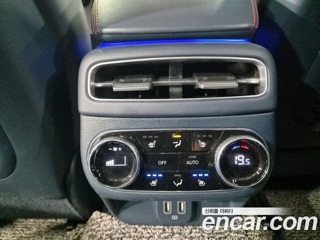 Genesis GV70 2021 — ფოტო 19/20