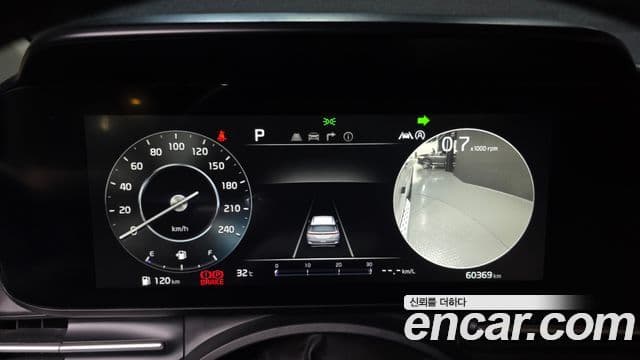 Kia Carnival 2021 — ფოტო 8/20