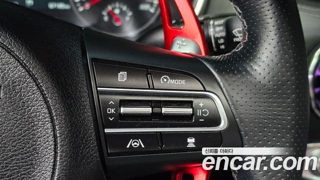 Kia Stinger 2020 — ფოტო 15/20