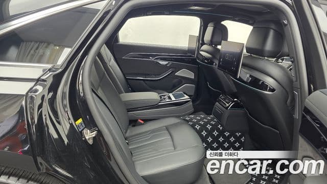 Audi A8 2021 — ფოტო 12/20