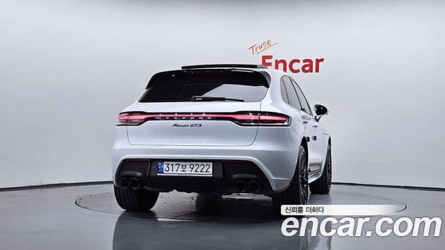 Porsche Macan 2023 — ფოტო 4/20