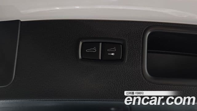 Porsche Macan 2023 — ფოტო 16/20
