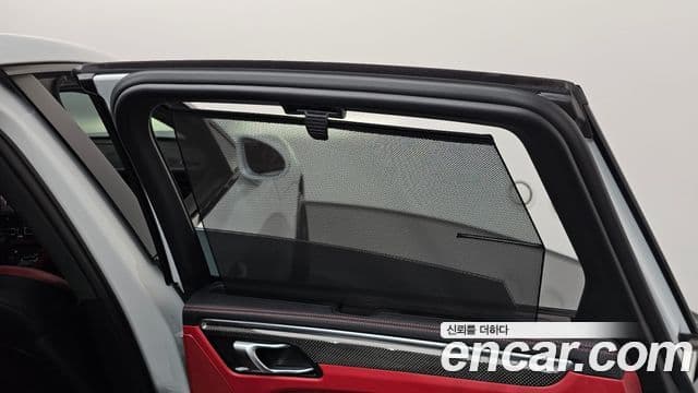 Porsche Macan 2023 — ფოტო 19/20