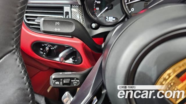 Porsche Macan 2023 — Photo 12/35