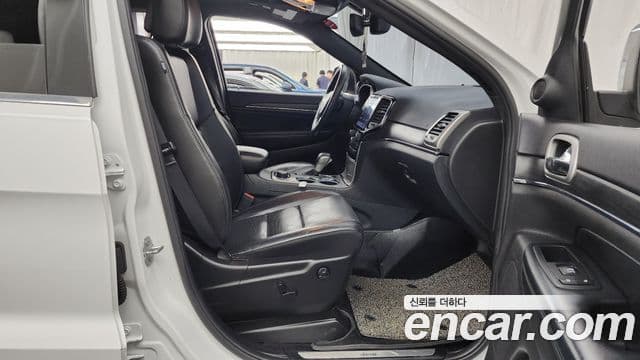 Jeep Grand Cherokee 2019 — Фото 11/20