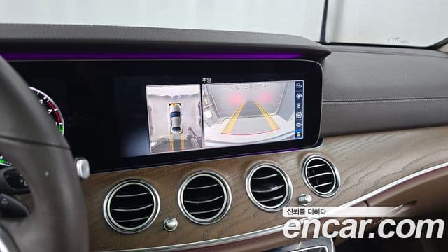 Mercedes-Benz E-Class 2019 — ფოტო 14/20