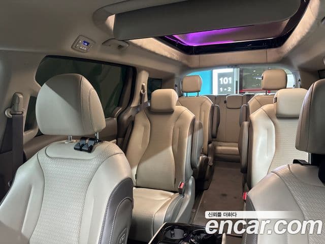 Kia Carnival 2021 — фото 20 из 20