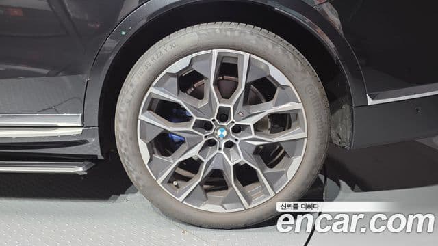BMW X7 2024 — Photo 27/37