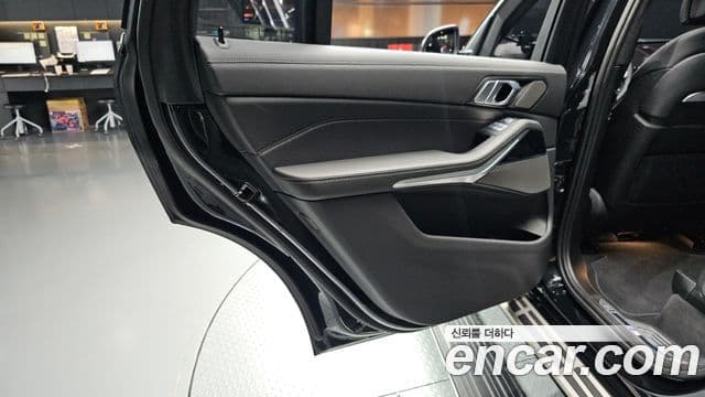 BMW X7 2024 — Photo 25/37