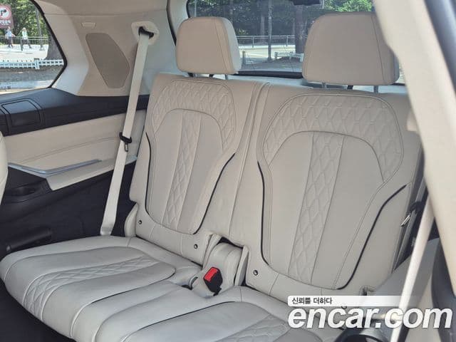 BMW X7 2021 — ფოტო 19/20