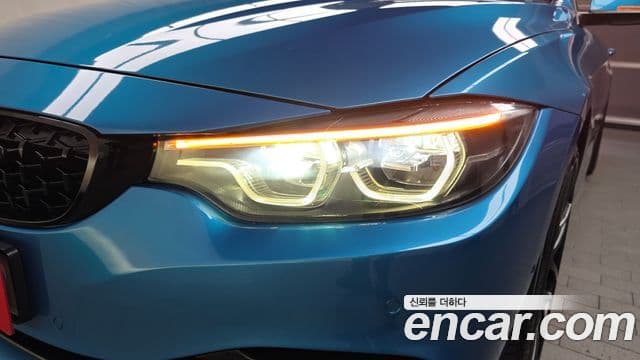 BMW 4 Series 2018 — Şəkil 14/33