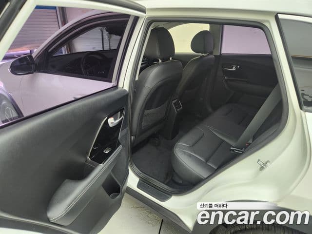 Kia Niro 2019 — Şəkil 18/20