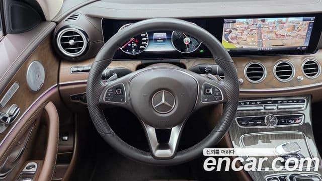 Mercedes-Benz E-Class 2018 — Фото 13/20