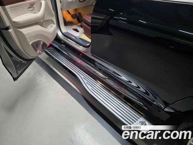 Mercedes-Benz GLS-Class 2023 — Photo 4/16
