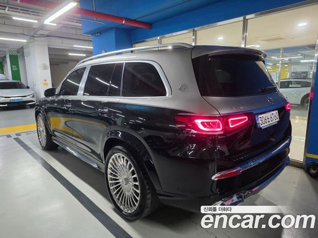 Mercedes-Benz GLS-Class 2023 — Photo 8/16