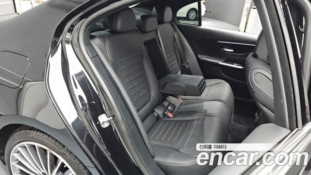 Mercedes-Benz C-Class 2023 — ფოტო 12/20