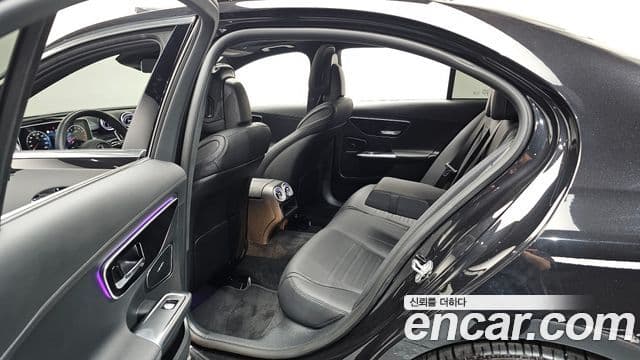 Mercedes-Benz C-Class 2023 — ფოტო 13/20