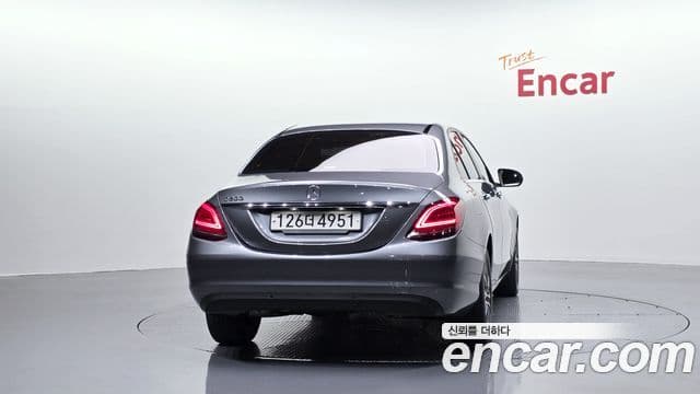 Mercedes-Benz C-Class 2019 — Şəkil 27/31