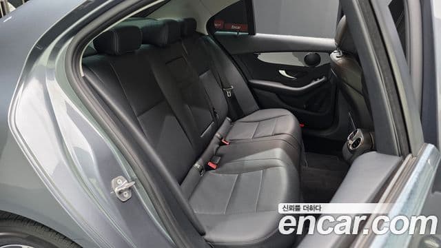 Mercedes-Benz C-Class 2019 — Şəkil 19/31