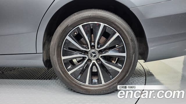 Mercedes-Benz C-Class 2019 — Şəkil 29/31