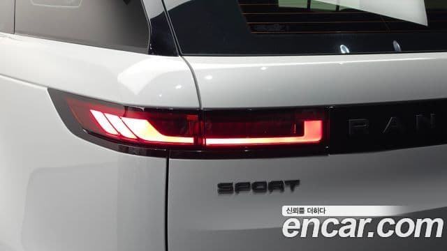 Land Rover Range Rover Sport 2024 — Photo 21/37