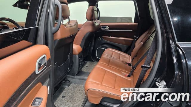Jeep Grand Cherokee 2021 — фото 12 из 20