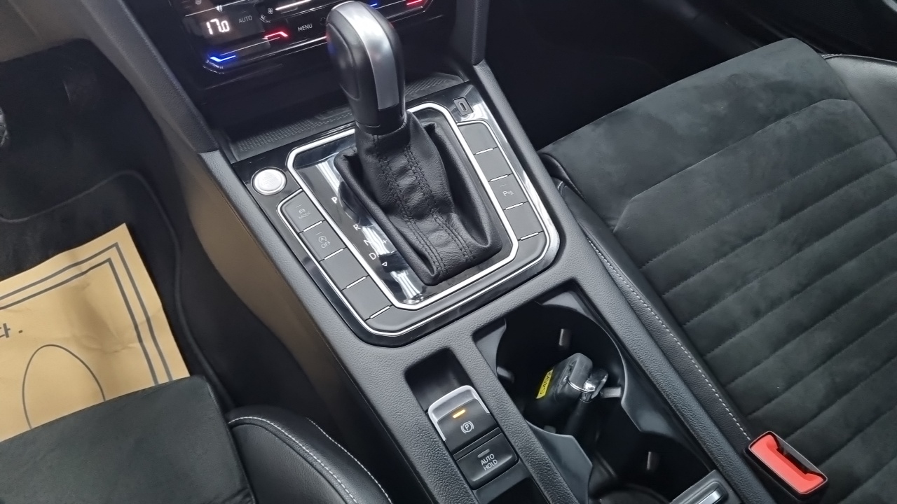 Volkswagen Passat GT 2021 — Şəkil 12/18