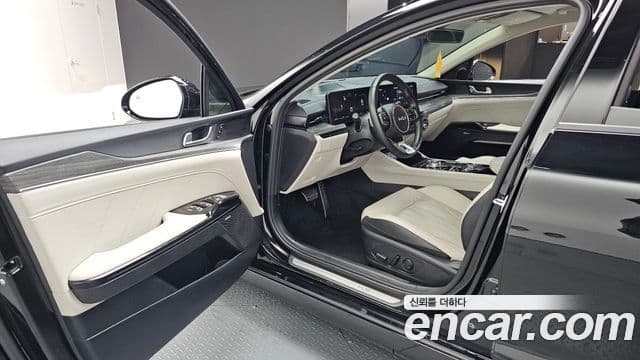 Kia K5 2023 — Şəkil 10/20