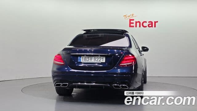 Mercedes-Benz E-Class 2018 — ფოტო 11/20