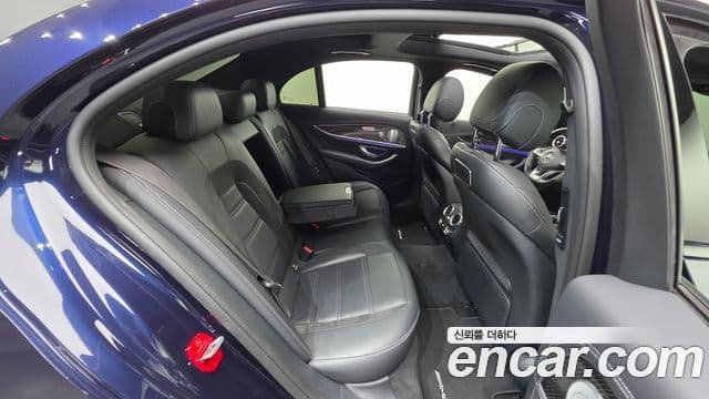 Mercedes-Benz E-Class 2018 — ფოტო 2/20