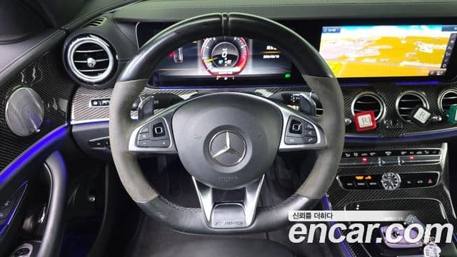 Mercedes-Benz E-Class 2018 — ფოტო 13/20