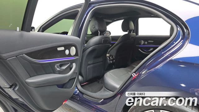 Mercedes-Benz E-Class 2018 — ფოტო 7/20