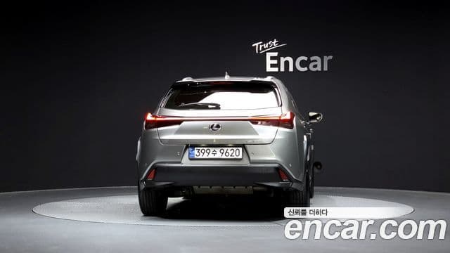Lexus UX300h 2024 — ფოტო 4/20