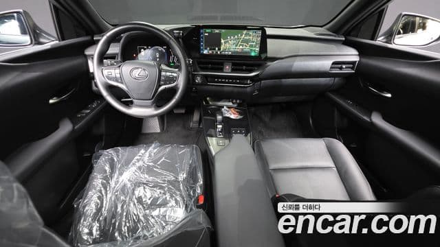 Lexus UX300h 2024 — ფოტო 7/20