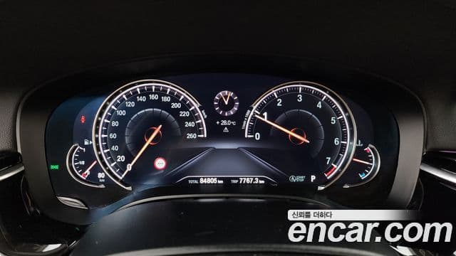 BMW 5 Series 2018 — ფოტო 8/20