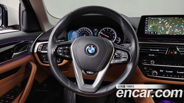 BMW 5 Series 2018 — ფოტო 13/20
