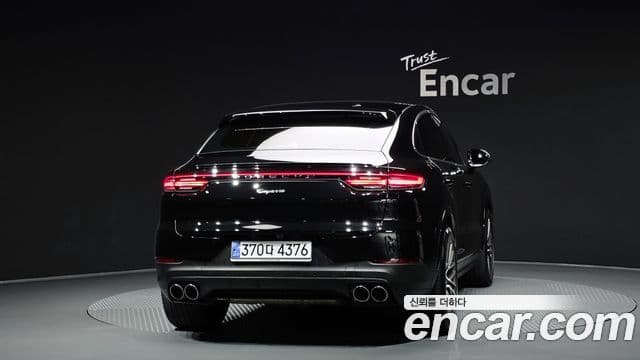 Porsche Cayenne 2023 — ფოტო 3/20