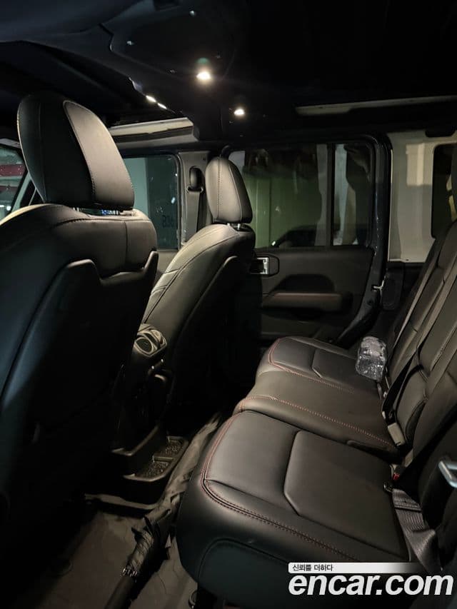Jeep Wrangler 2025 — Şəkil 8/11