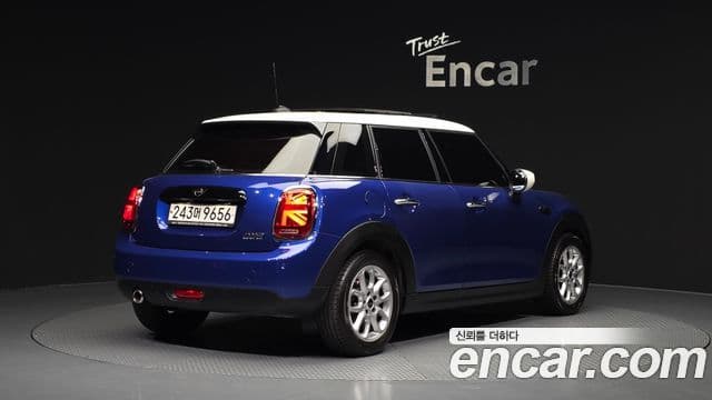 Mini Cooper 2020 — Фото 2/20
