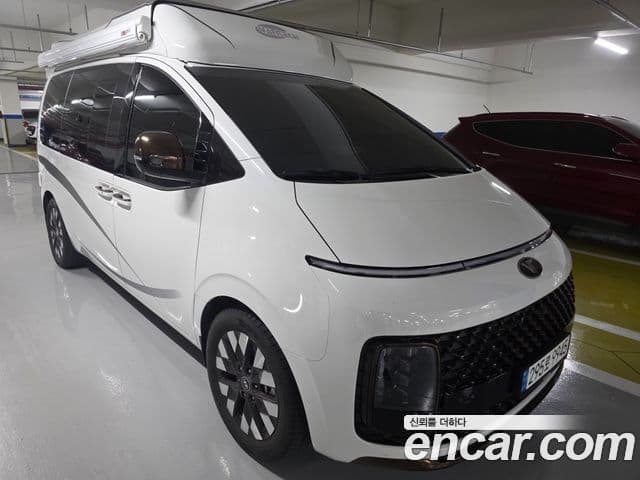 Hyundai Staria 2023 — ფოტო 1/20