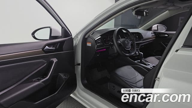 Volkswagen Jetta 2021 — ფოტო 10/20