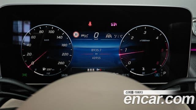 Mercedes-Benz S-Class 2022 — Photo 34/36